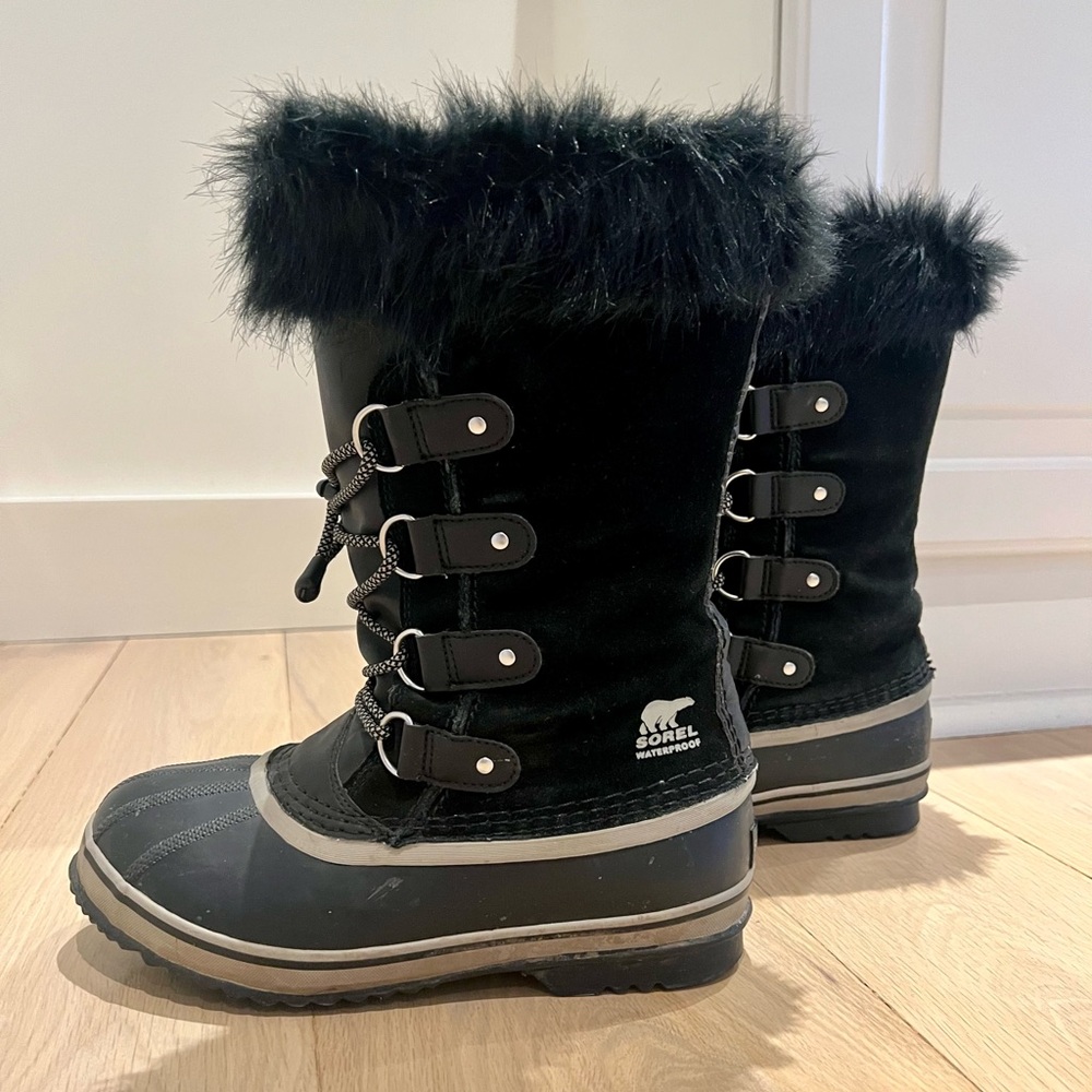 Sorel Black and Gray Fur-Trimmed Boots women's 6 Joan of Arctic